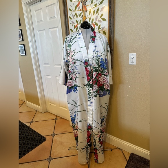 L Magnin white robe with floral Print Kaftan Size  o/s  (A03) - Picture 5 of 10